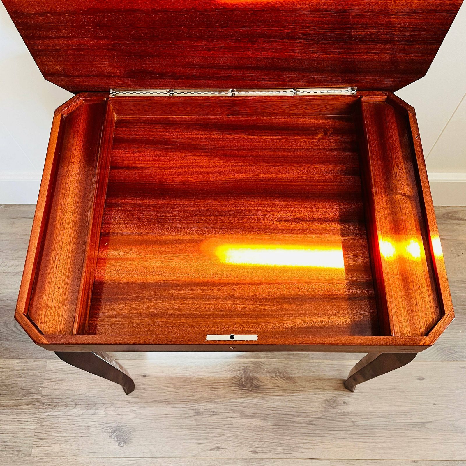 Italiaanse Muzikale Tafel Met Marqueterie Inlegwerk, Interieurstuk photo buy