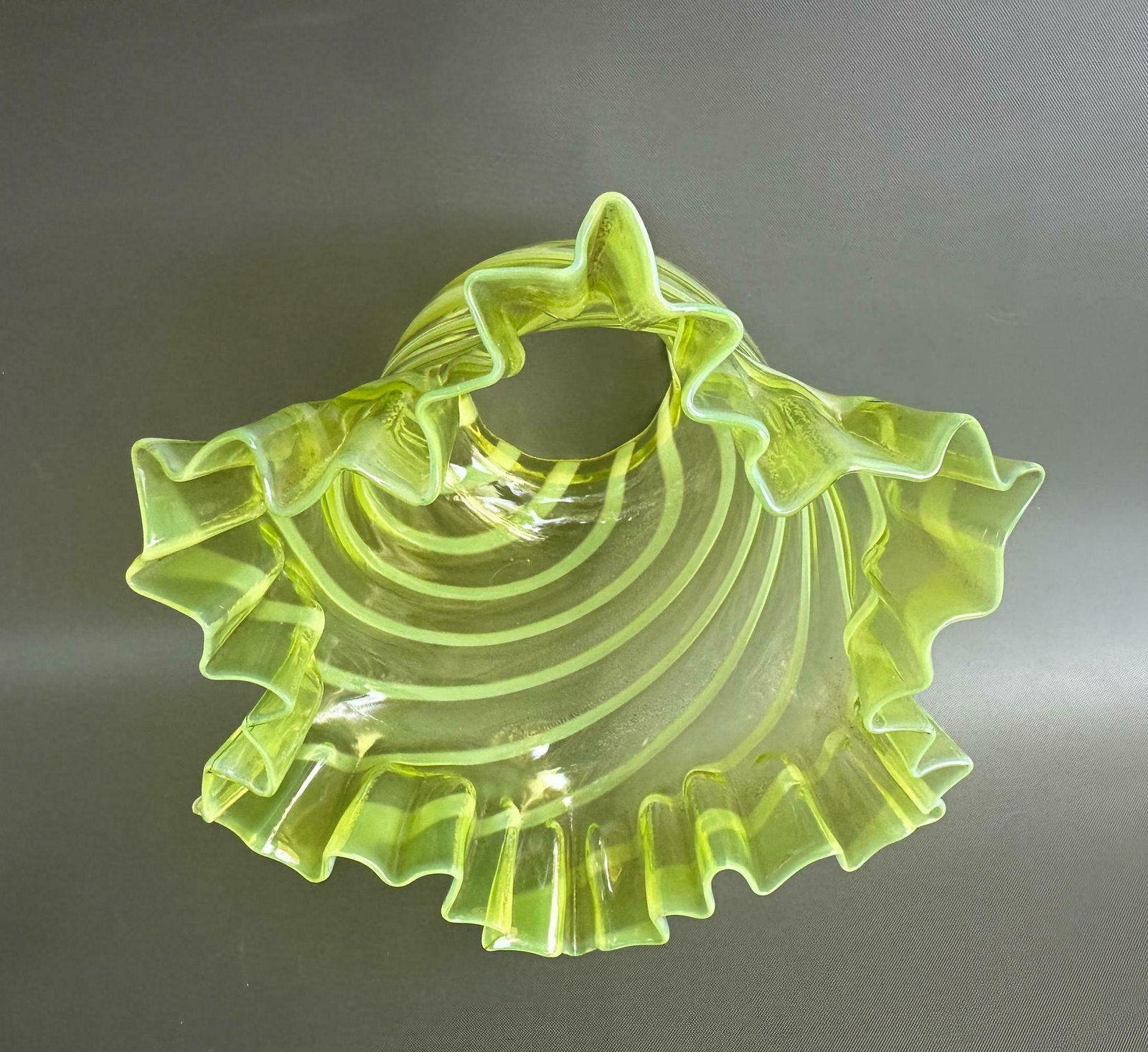 Opalescent Uranium Vaseline Swirl Glass Lamp Kerosene Oil photo vinterior