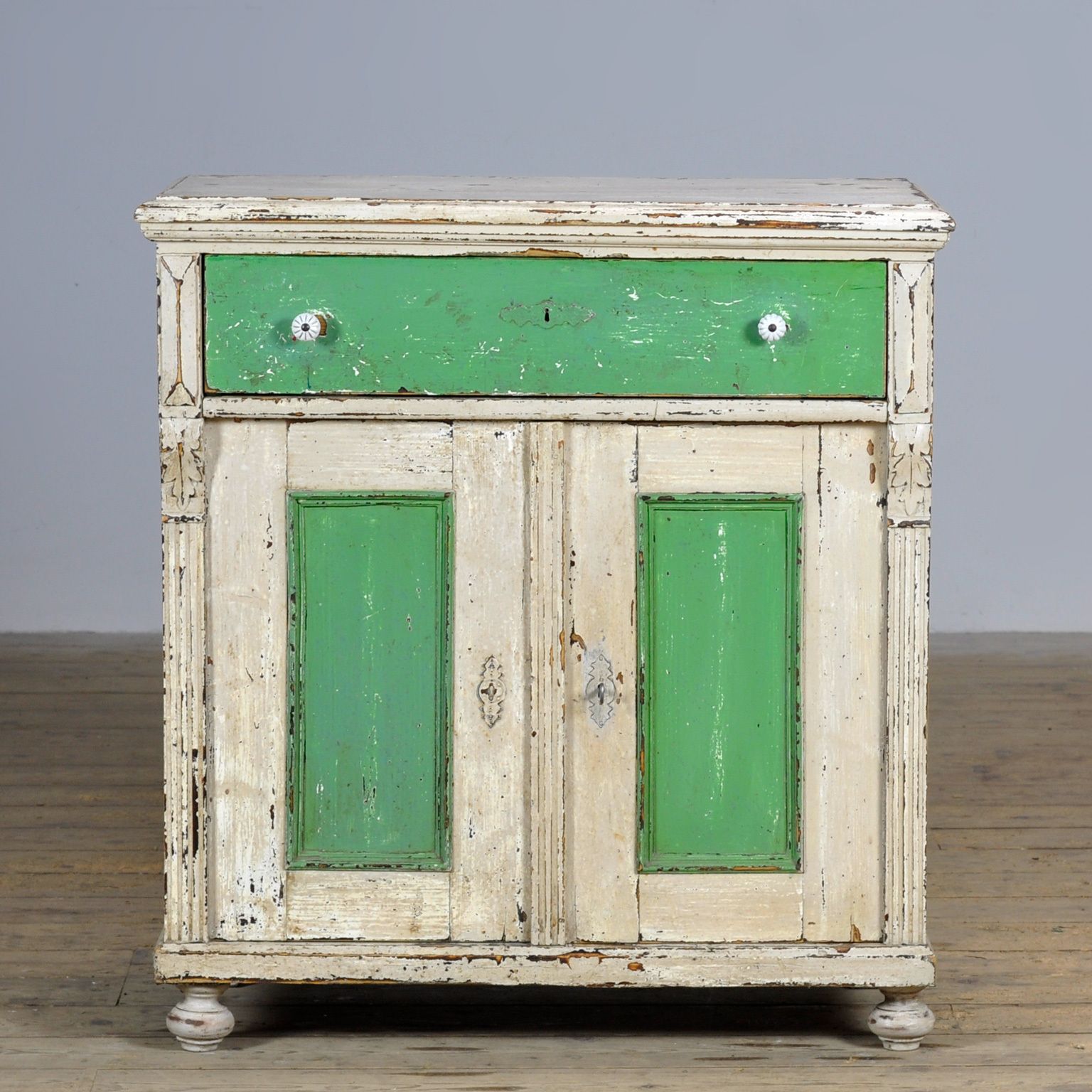 Pine Dresser, 1910s photo furniture