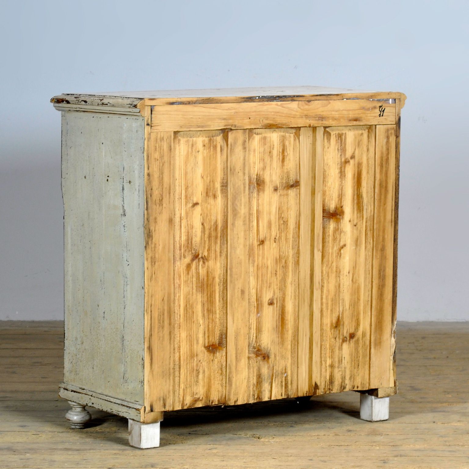 595.0 Pine Dresser, 1910s photo