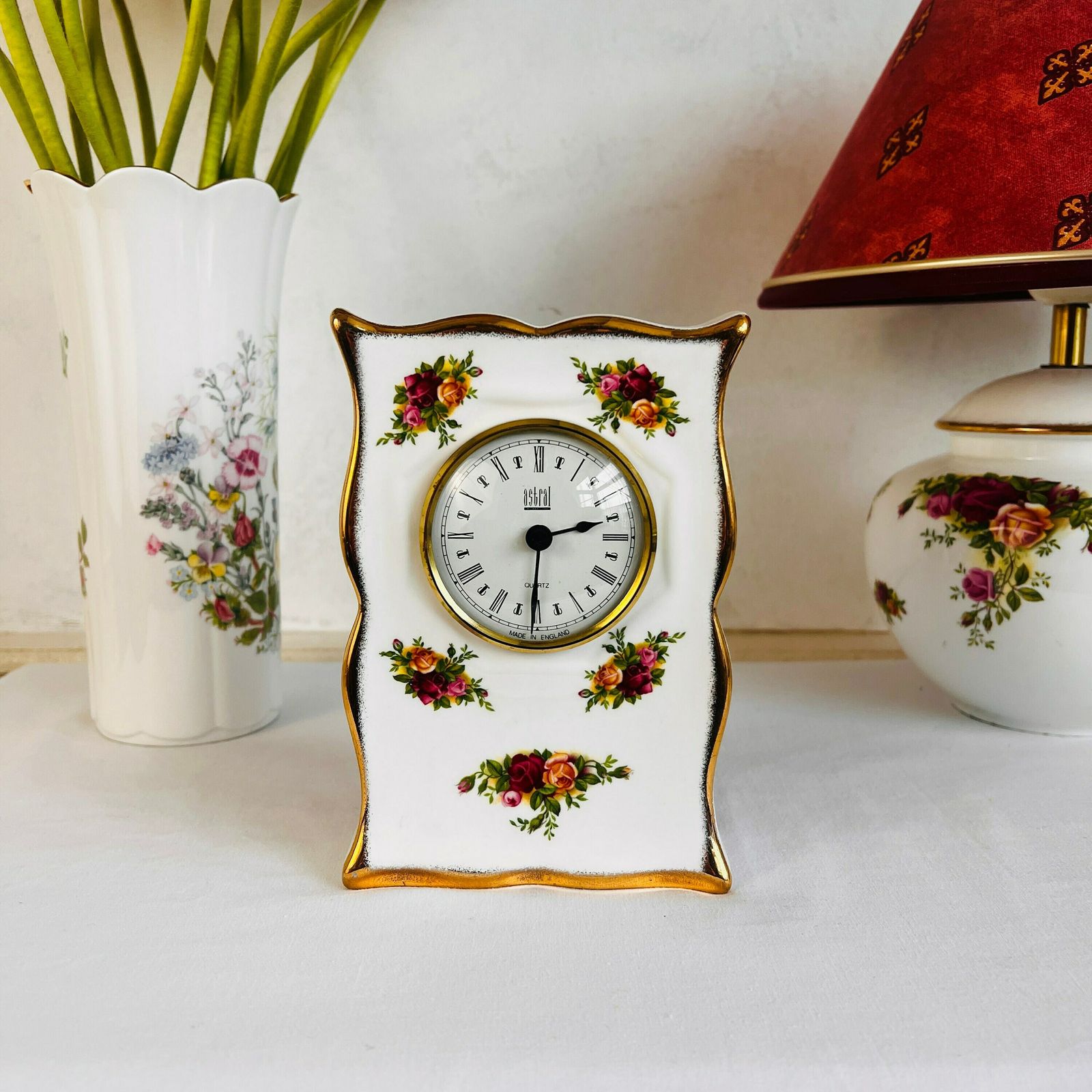 Royal Old Country Roses Kwartsklok, Bone China Porselein, Made In England