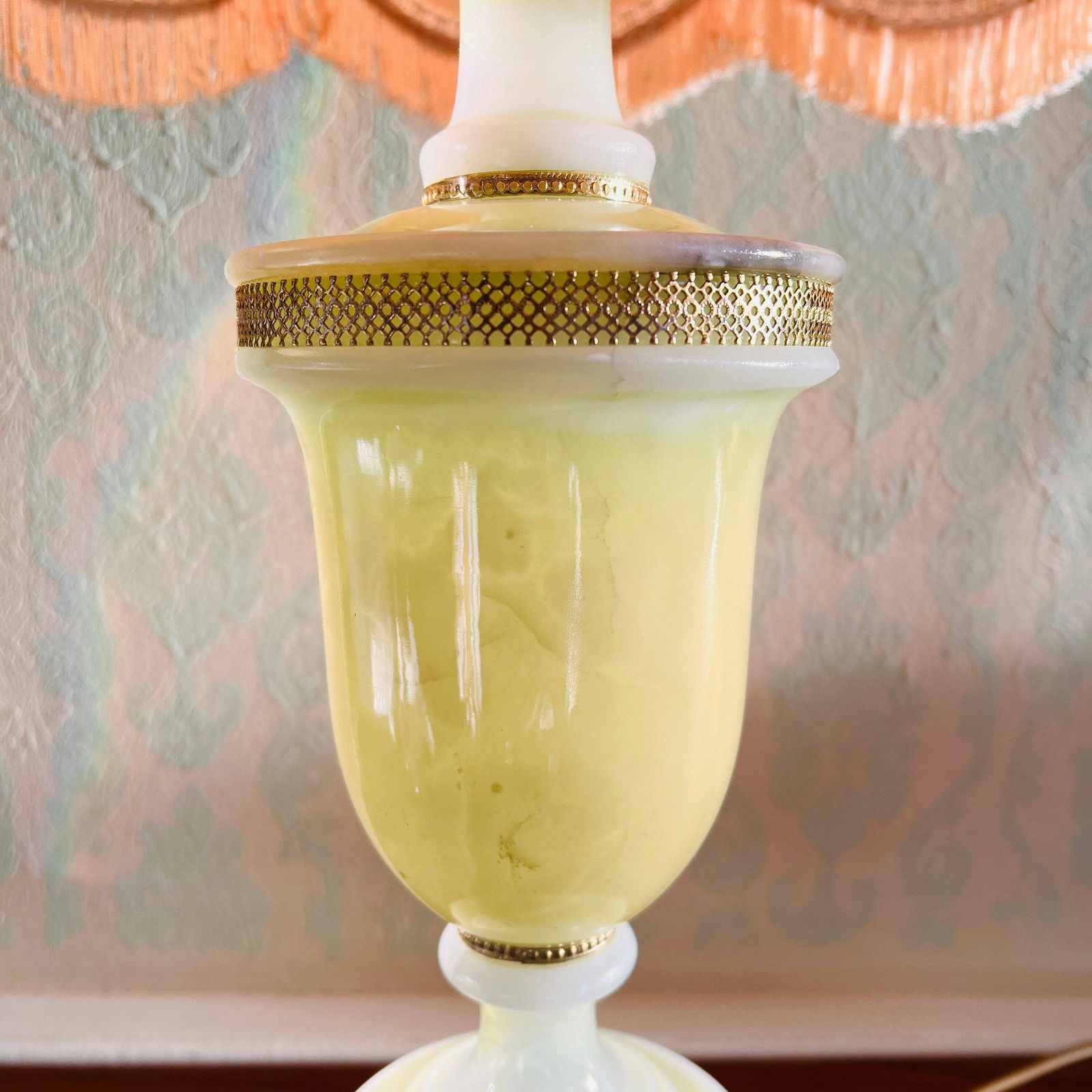 Vintage Lamp Van Echt Albast Met Grote Kap En Franjes photo vintage