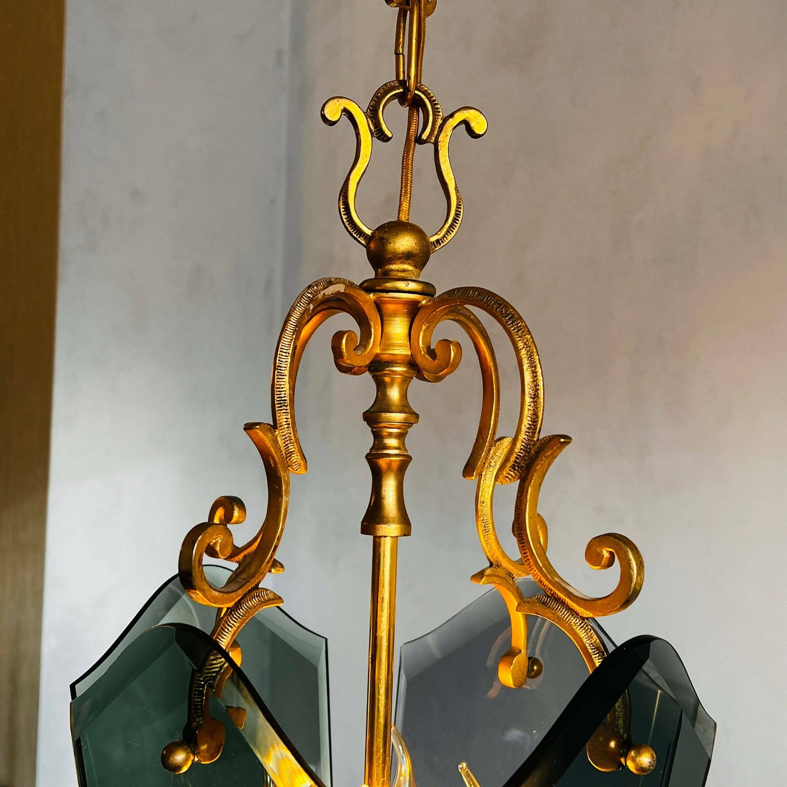 Vintage Franse Plafondlamp, Lantaarn Met Gegraveerde Glazen Panelen, Art Deco Stijl photo vintage