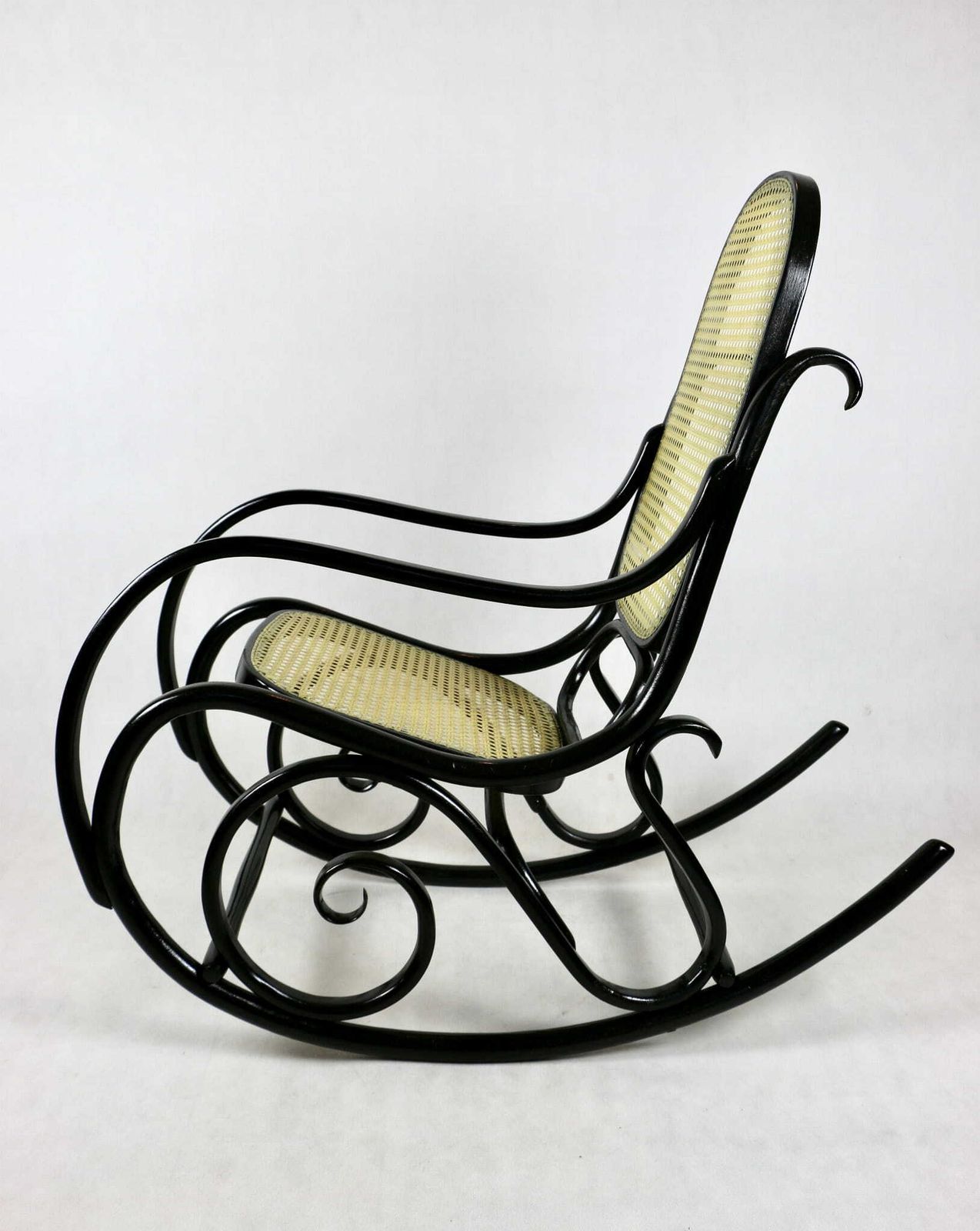 Thonet Rocking Chair, Original Black 70s   Very Good Condition photo 556.0