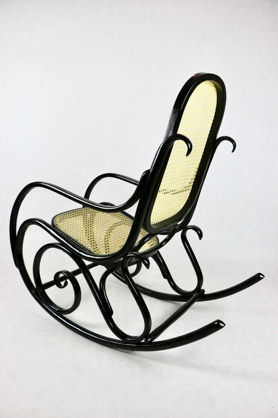 Thonet Rocking Chair, Original Black 70s   Very Good Condition photo vinterior