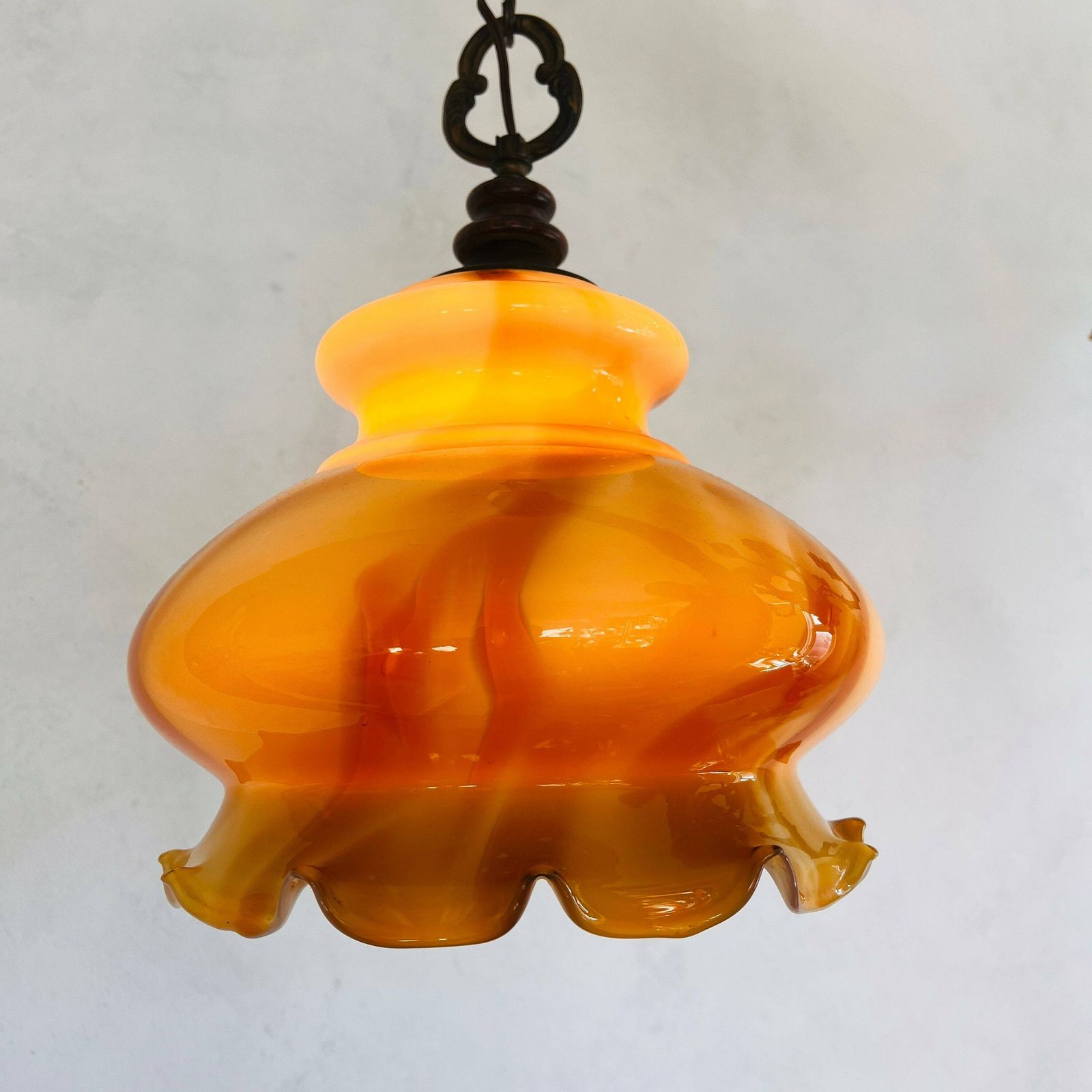Vintage Hanglamp Met Geschulpte Lampenkap / Boerenlandse Rustieke Stijl