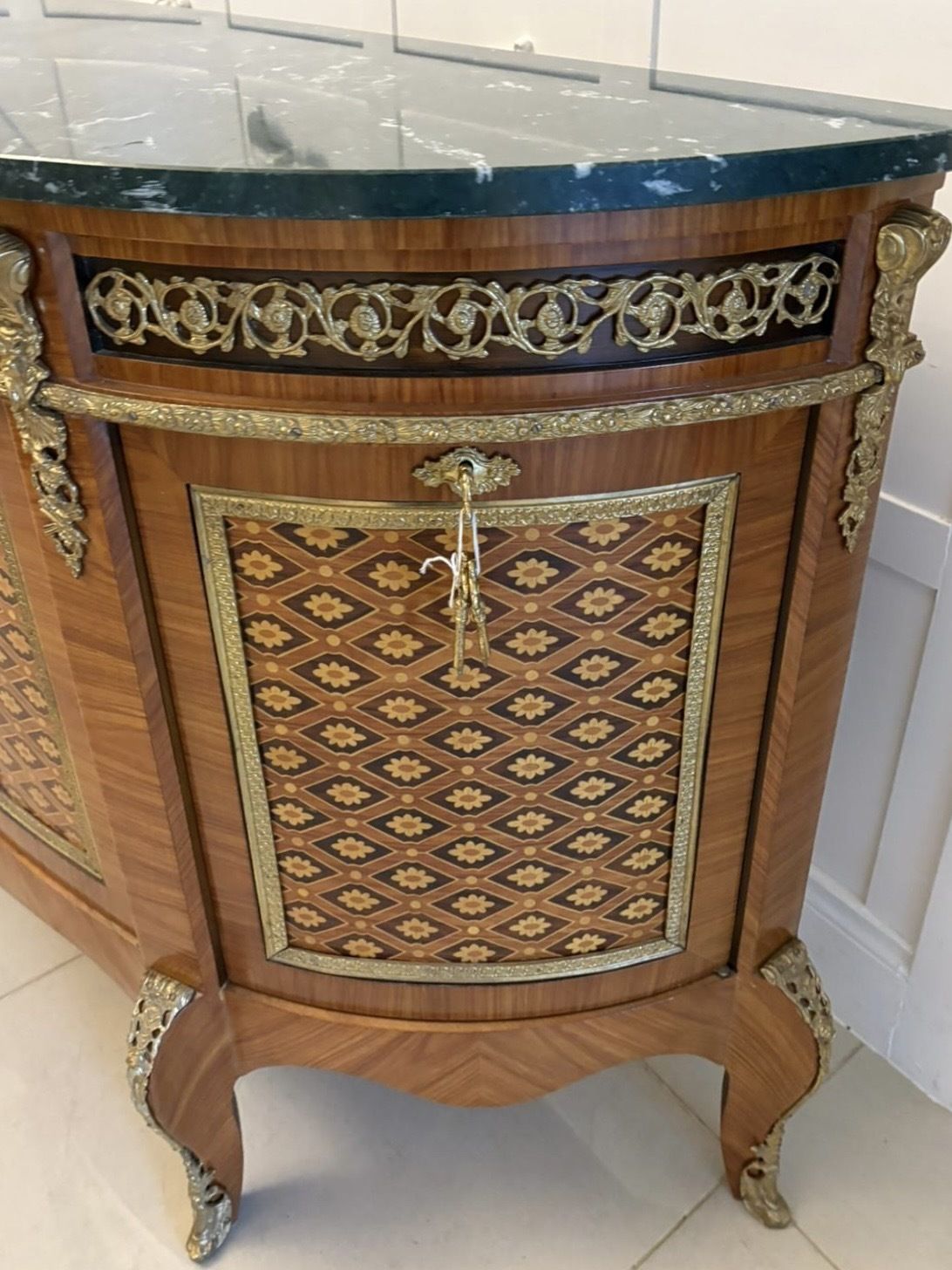 photo vinterior Fine Quality Antique French Kingwood Marquetry And Parquetry Inlaid Marble Top Sideboard