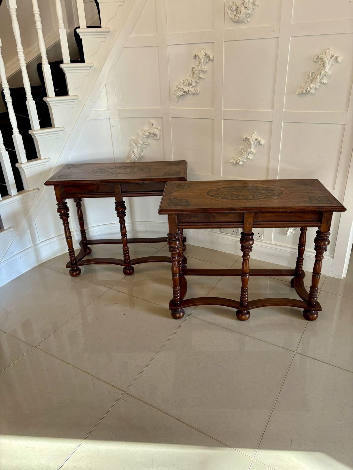 Outstanding Quality Pair Of Antique 19th Century Burr Walnut Marquetry Inlaid Side Tables