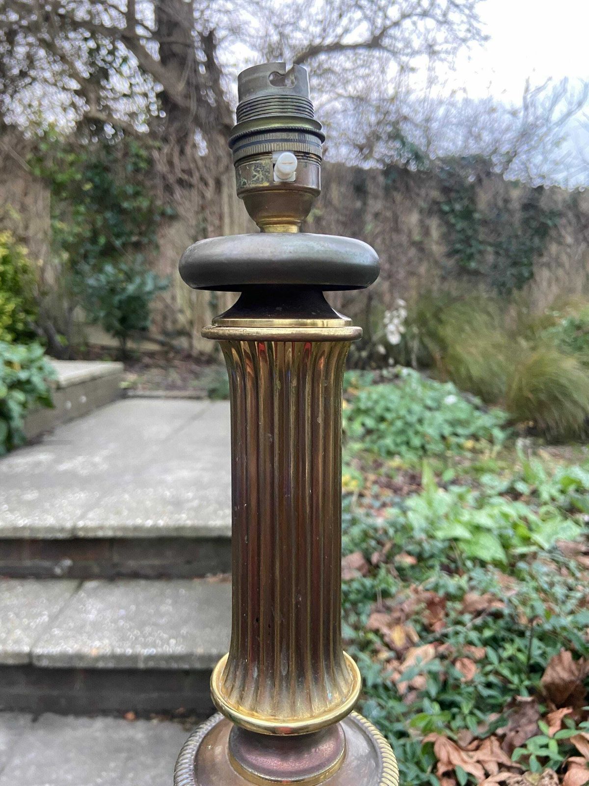 Wonderful Two Tone Brass Metal Vintage Table Lamp, 1970s   Antique Looking Finish   Working photo Lighting