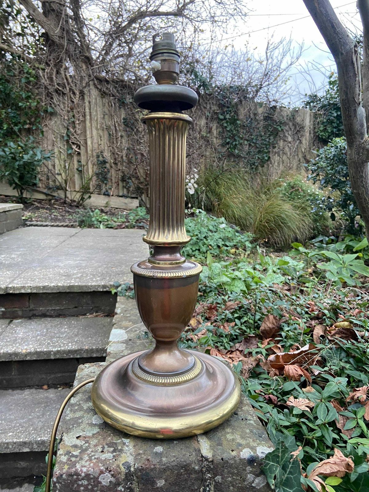 Wonderful Two Tone Brass Metal Vintage Table Lamp, 1970s   Antique Looking Finish   Working photo buy