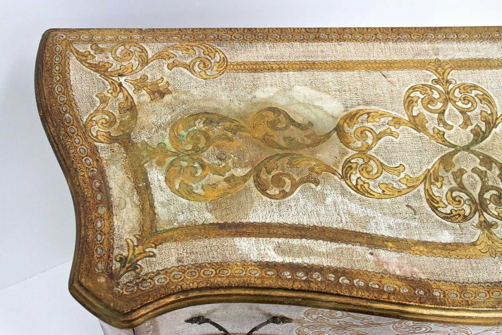 2600.0 18th Century Style Venetian Serpentine Commode/ Chest Of Drawers, It Ca. 1940 photo