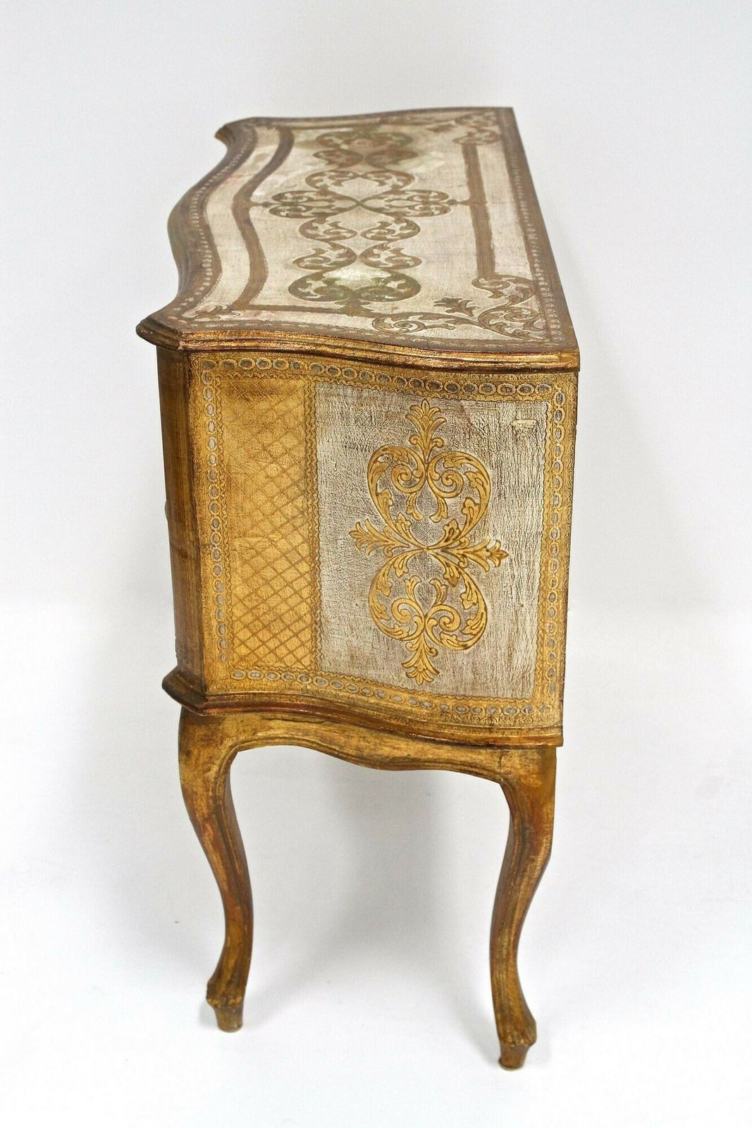 photo vintage 18th Century Style Venetian Serpentine Commode/ Chest Of Drawers, It Ca. 1940