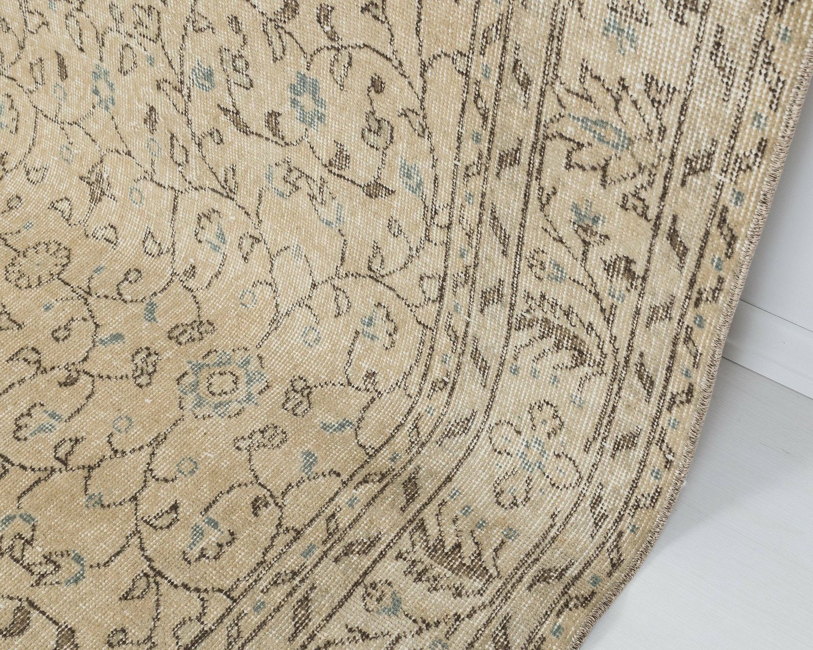 Neutral Turkish Rug, 7x10 Vintage Rug, Low Pile Rug, Floral Rug, Anatolian Rug, Area Rug, Living Room Rug, Antique Rug, Handmade Rug, A4036 photo vinterior