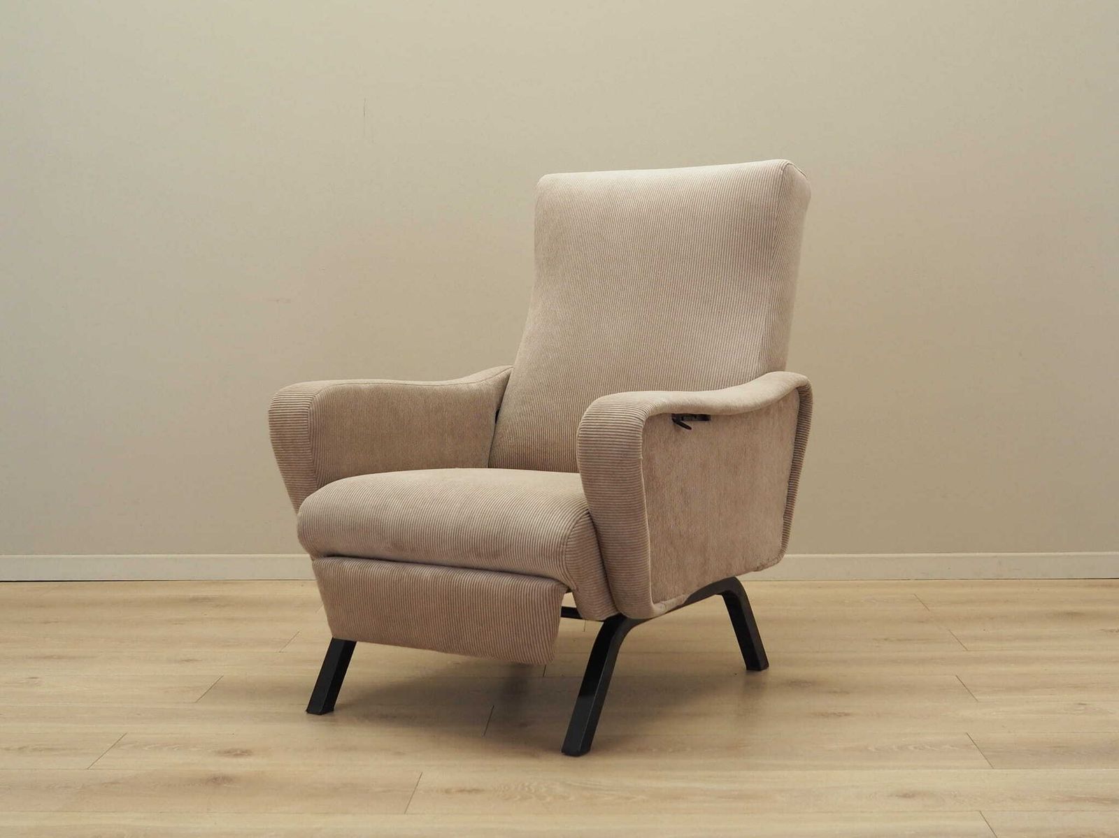 Adjustable Armchair, Italian Design, 1970s, Production: Italy photo furniture