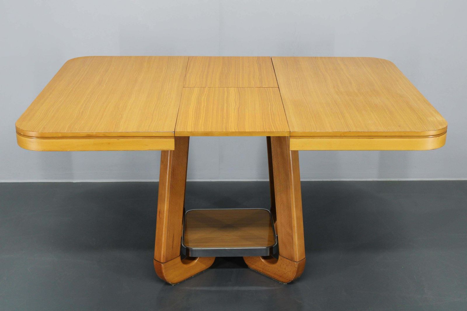 Italiaanse Uitschuifbare Eettafel Uit De Jaren 1970 Met Esdoornfineer Afwerking photo Meubels