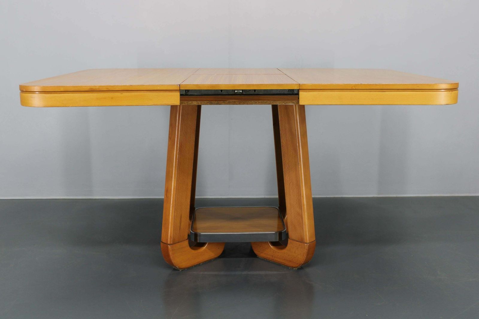 Italiaanse Uitschuifbare Eettafel Uit De Jaren 1970 Met Esdoornfineer Afwerking photo 1152.0