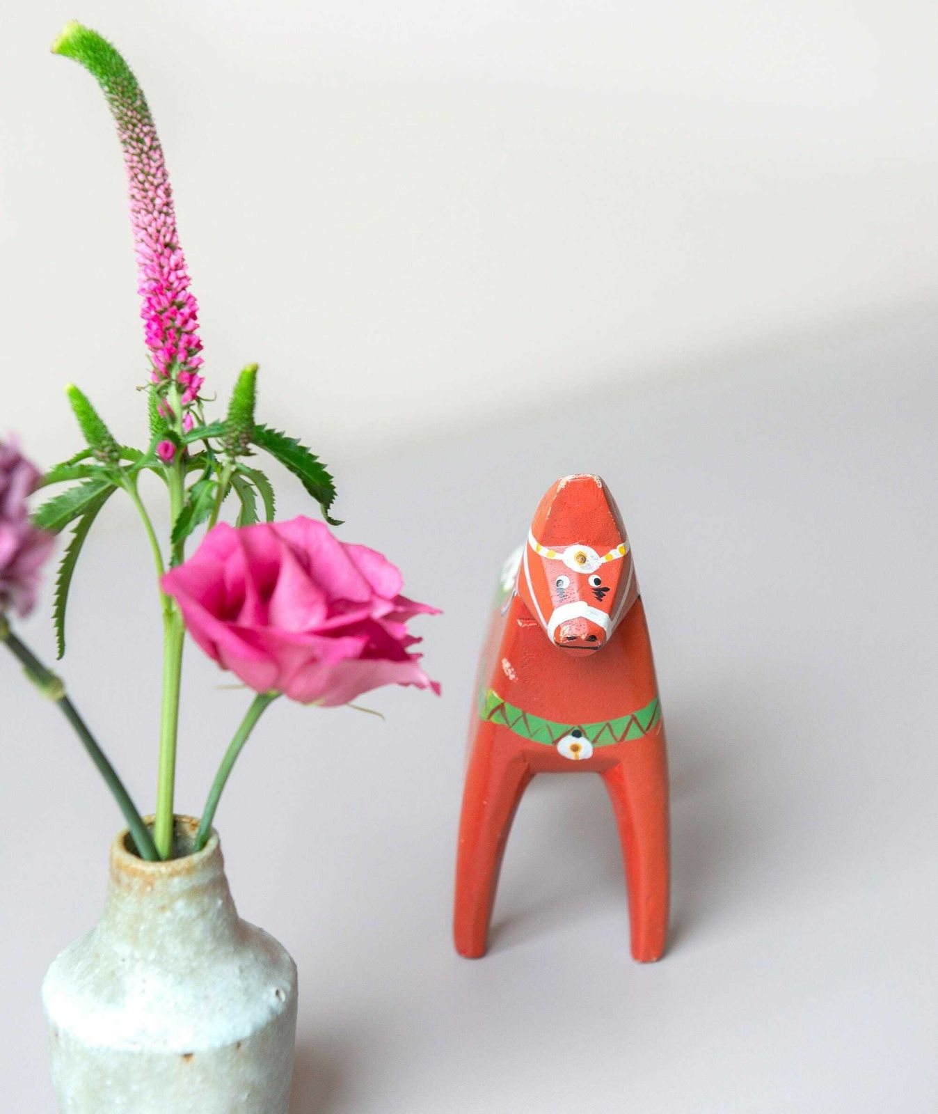 Swedish Dala Horse Statue, Hand Painted Red Figurine, Decorative Folklore Statue, Wooden Pony, Farmhouse Decor, Made In Sweden photo vinterior
