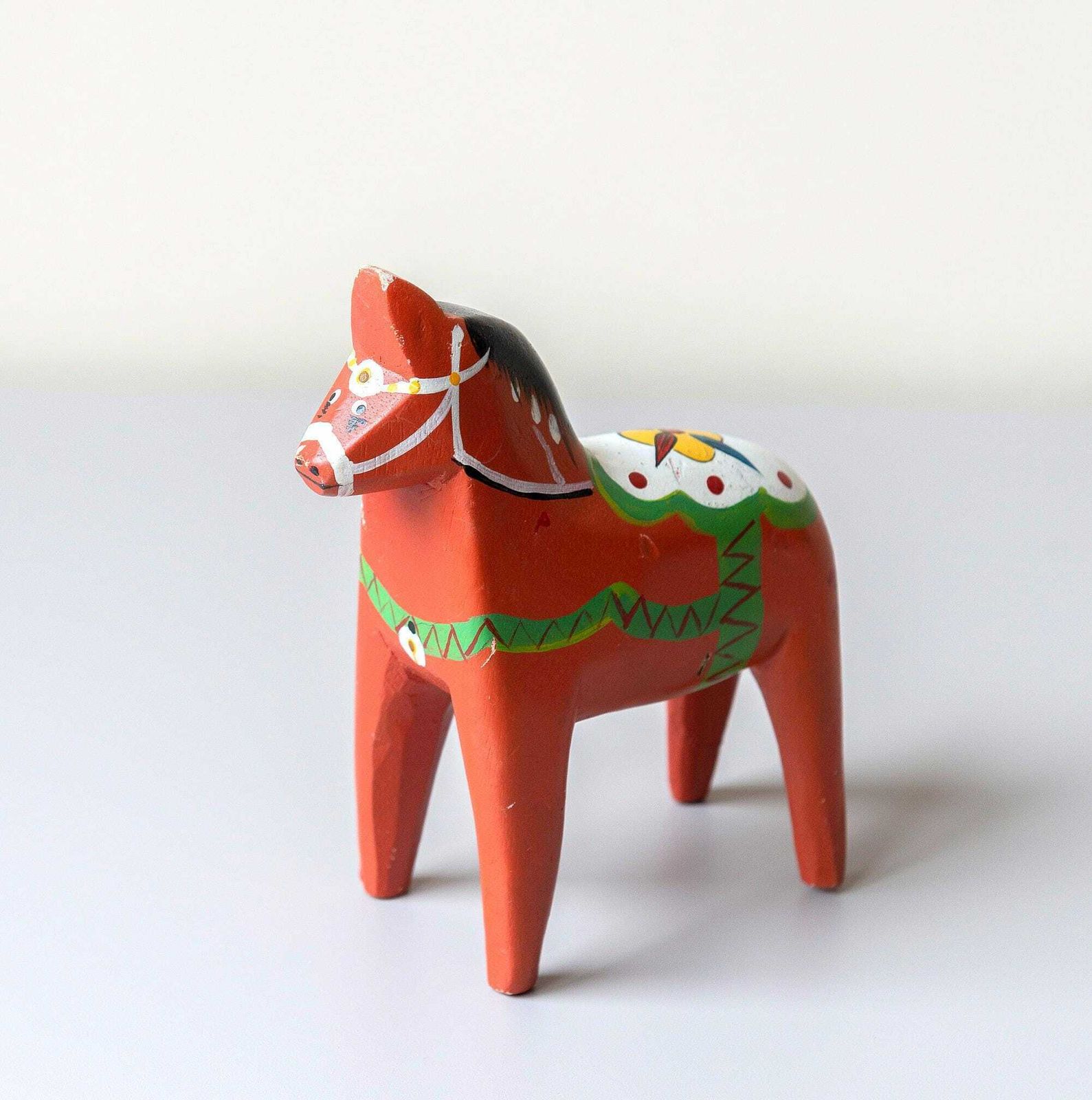 photo furniture Swedish Dala Horse Statue, Hand Painted Red Figurine, Decorative Folklore Statue, Wooden Pony, Farmhouse Decor, Made In Sweden