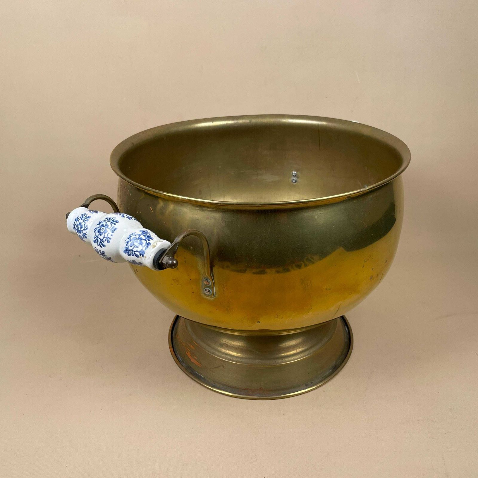 Antique Metal Brass Gold Coal Bucket Ceramic Handle Fireside Fire Side Scuttle Log Planter Farmhouse Cottage Pot Patina Vintage Fireplace photo furniture
