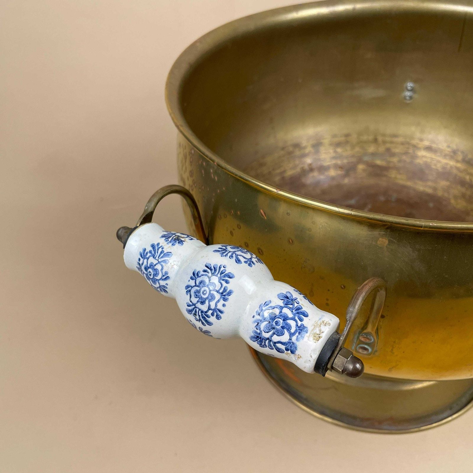 Antique Metal Brass Gold Coal Bucket Ceramic Handle Fireside Fire Side Scuttle Log Planter Farmhouse Cottage Pot Patina Vintage Fireplace photo 55.0