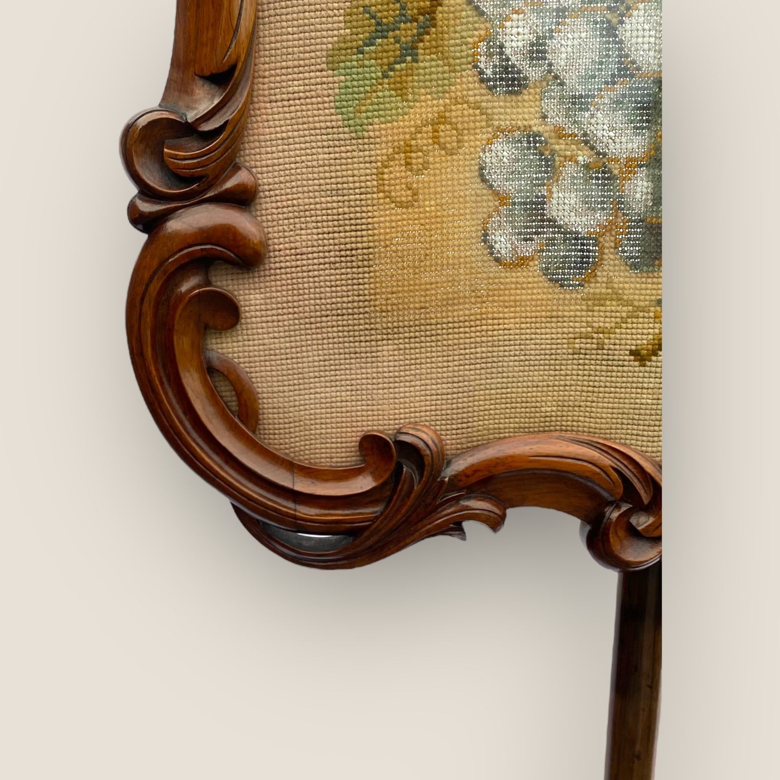 Early Victorian Rosewood Pole Tapestry Fire Screen photo vinterior