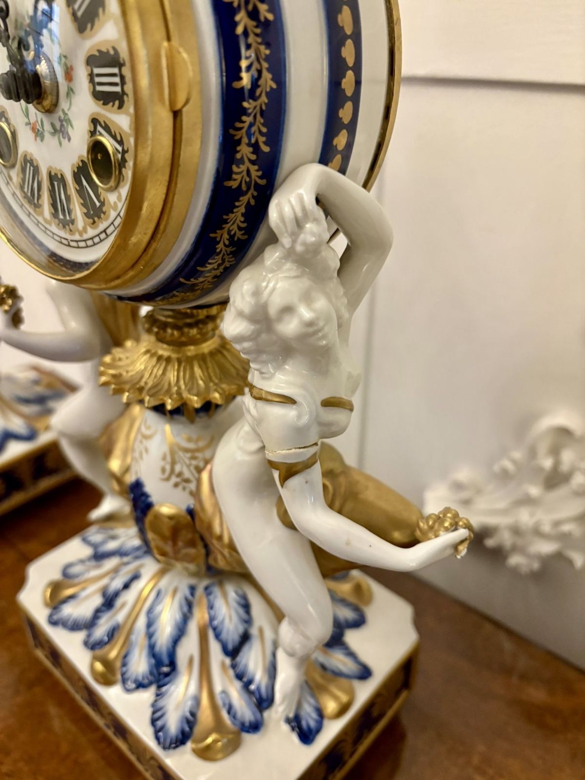 photo vinterior Outstanding Quality Large Antique 19th Century French Porcelain And Gilded Metal Clock Set