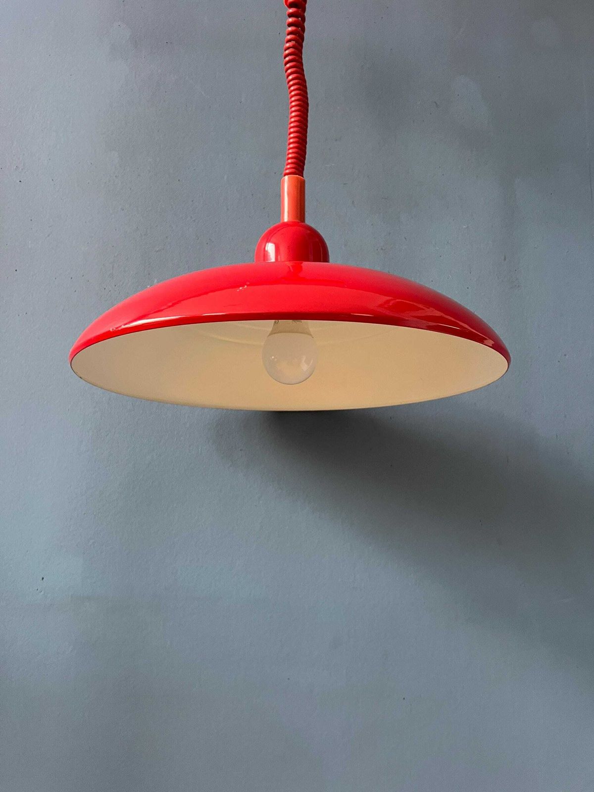Vintage Rode Metalen Space Age Hanglamp photo vinterior