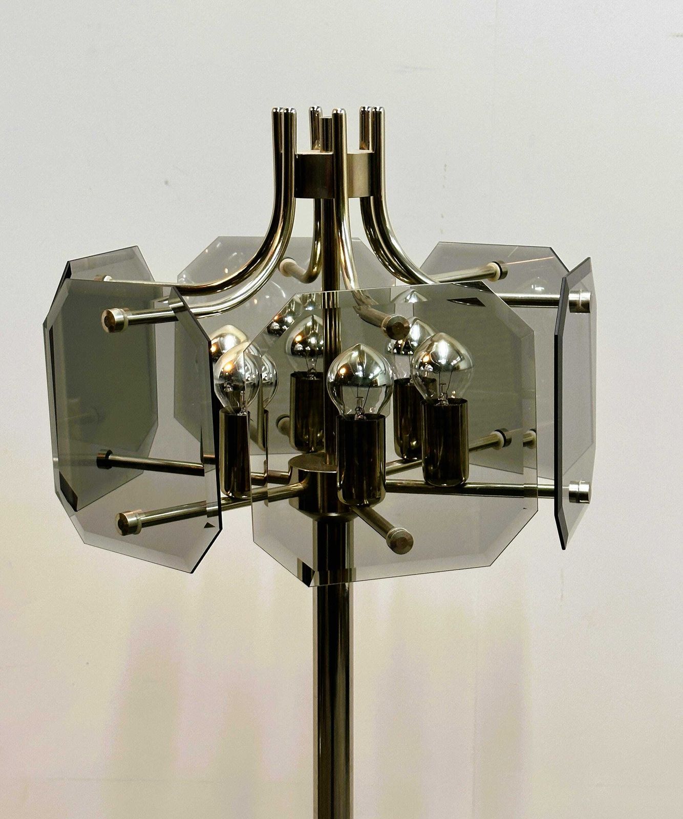 photo furniture Luigi Colani Chromen Vloerlamp Uit De Jaren 70.