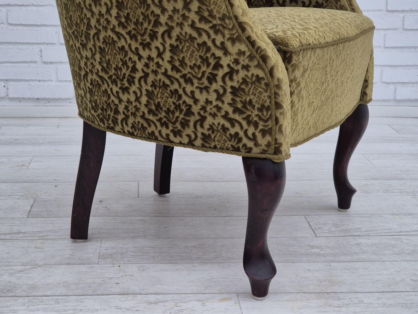photo vinterior 1950s, Danish Lounge Chair, Reupholstered, Green Furniture Fabric.