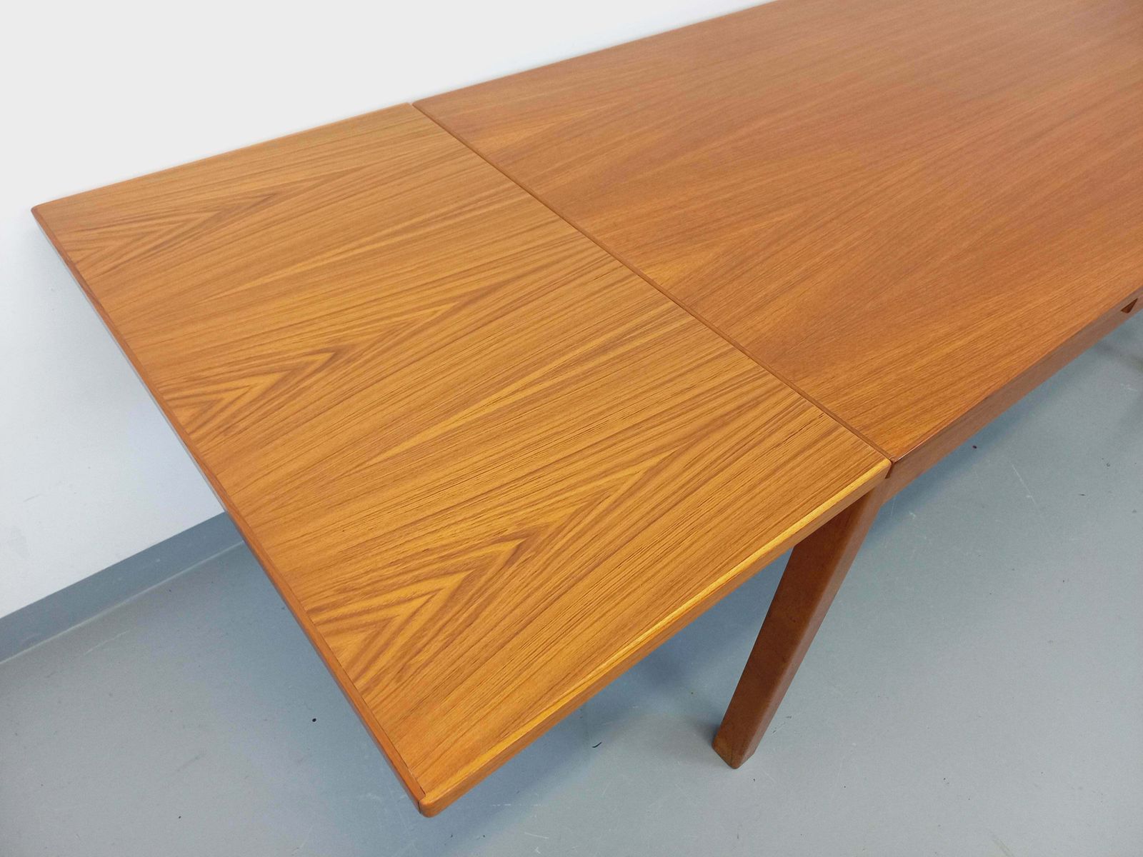 1491.0 Table scandinave rectangulaire en teck photo
