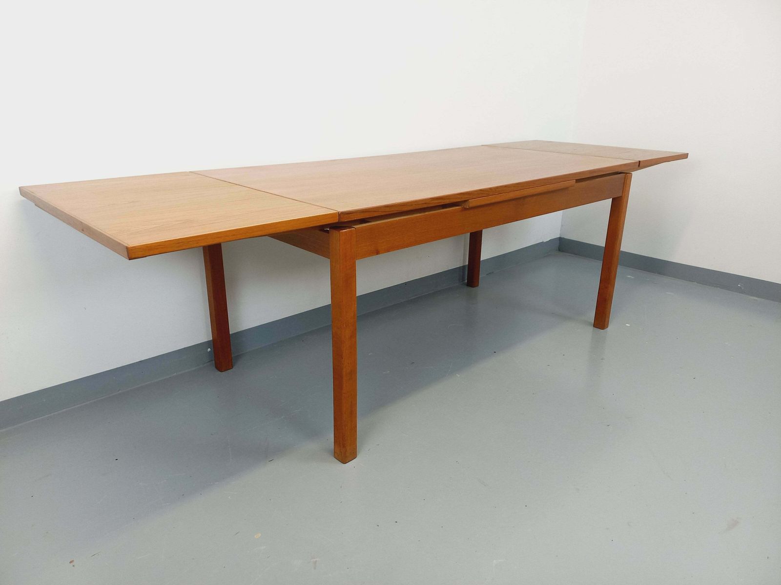 photo vintage Table scandinave rectangulaire en teck