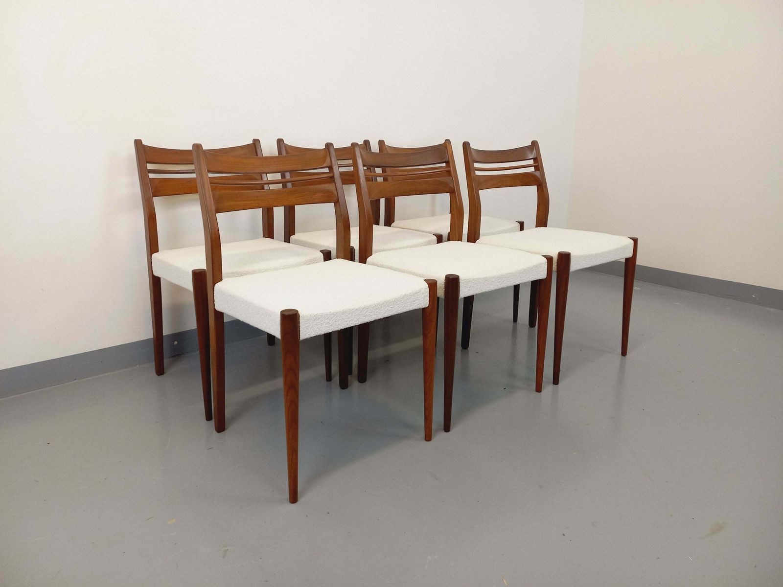 6 Scandinavian Chairs In Teak And Terry Fabric