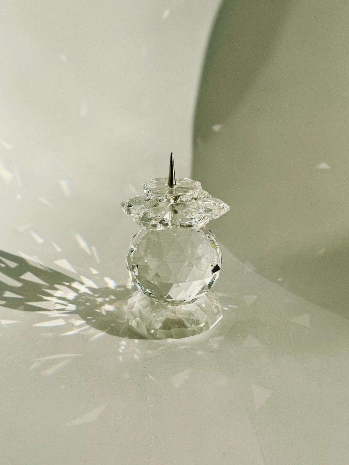 photo vintage A Rare Pair Of Swarovski Crystal Faceted Pin Style Candle Holders Model 103
