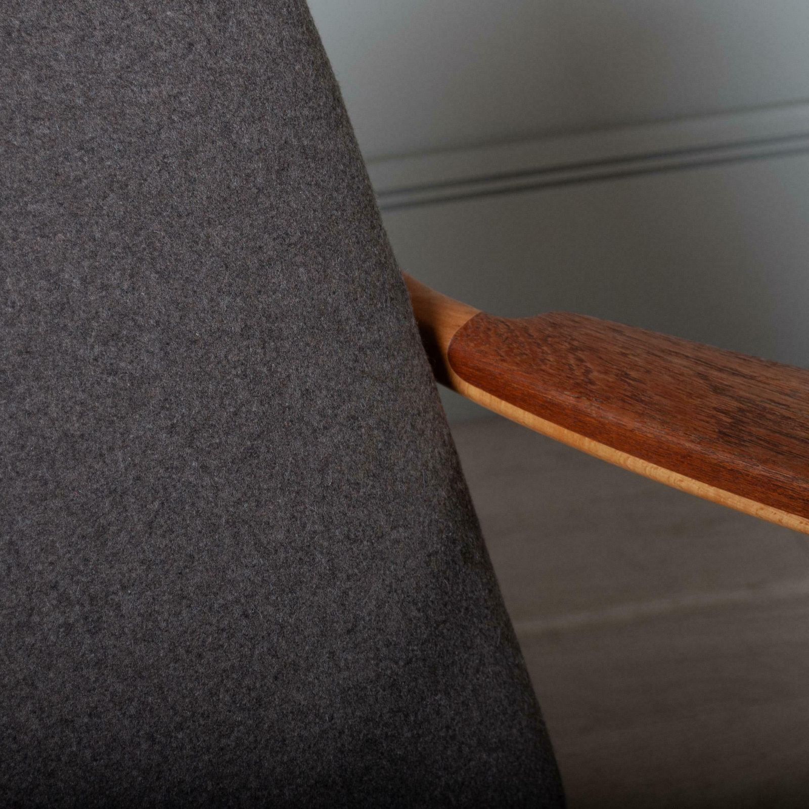 Danish Midcentury Modernist Lounge Chair, Tove & Edvard Kindt Larsen, Reupholstered photo vinterior