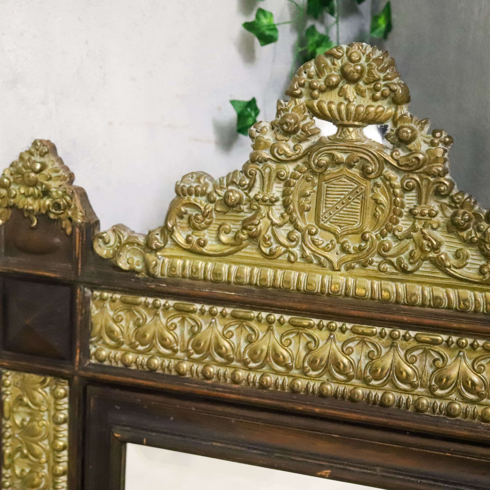 photo vinterior French Pressed Brass Mirror In Oak Frame With Family Crest Circa 1880
