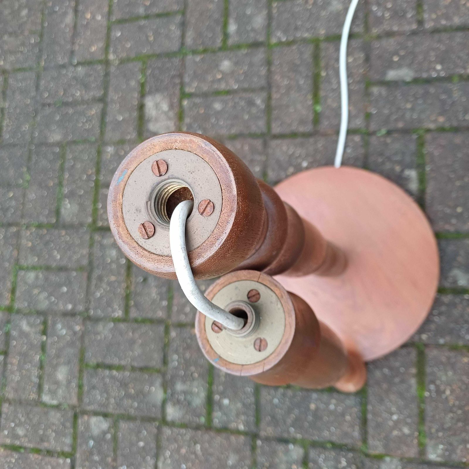 photo furniture Vintage 60’s Teak Standard Lamp Fantastic Spiral Carved Decoration.