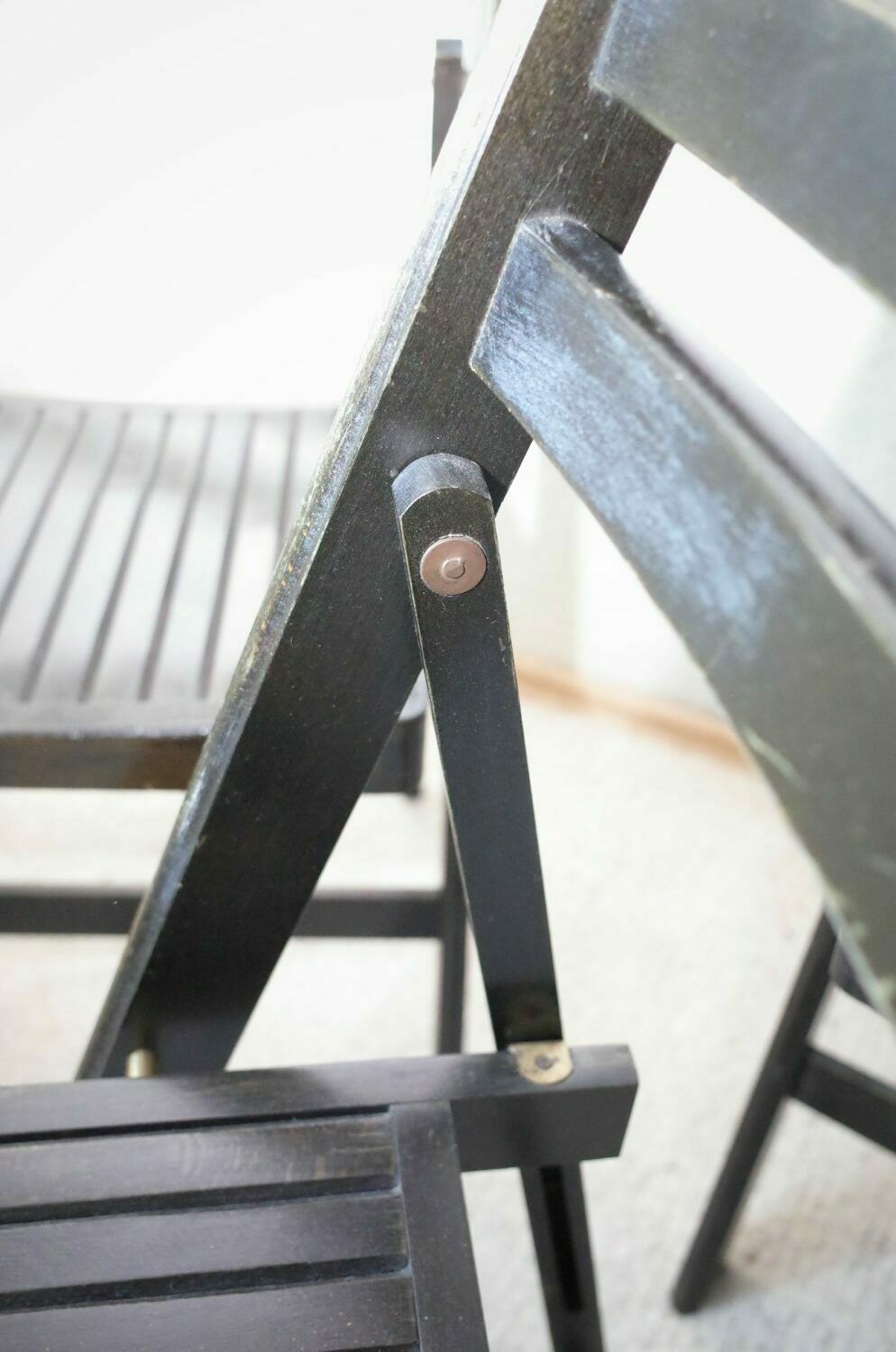 photo furniture 5 Vintage Folding Chairs Painted Black