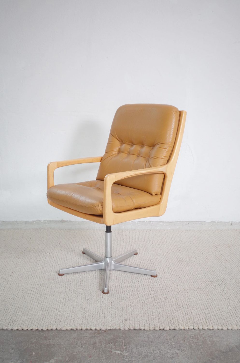 694.0 Eugen Schmidt Soloform Swivel Chair photo