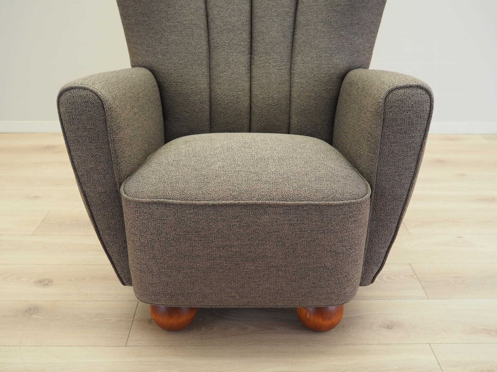 1319.0 Lounge Armchair, Scandinavian Design, Production: Denmark photo