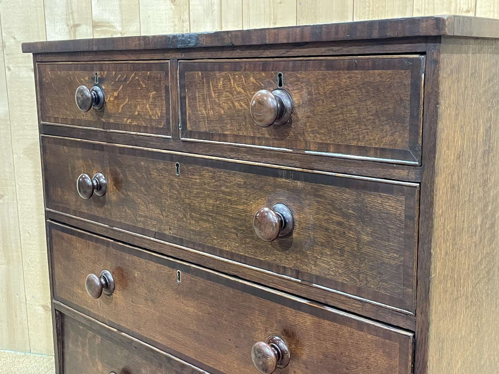 photo vinterior 19th Century English Chest Of Drawers In Oak