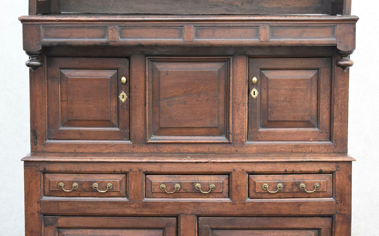 Mid 18th Century Welsh Oak Tridarn, Circa 1730 photo for sale