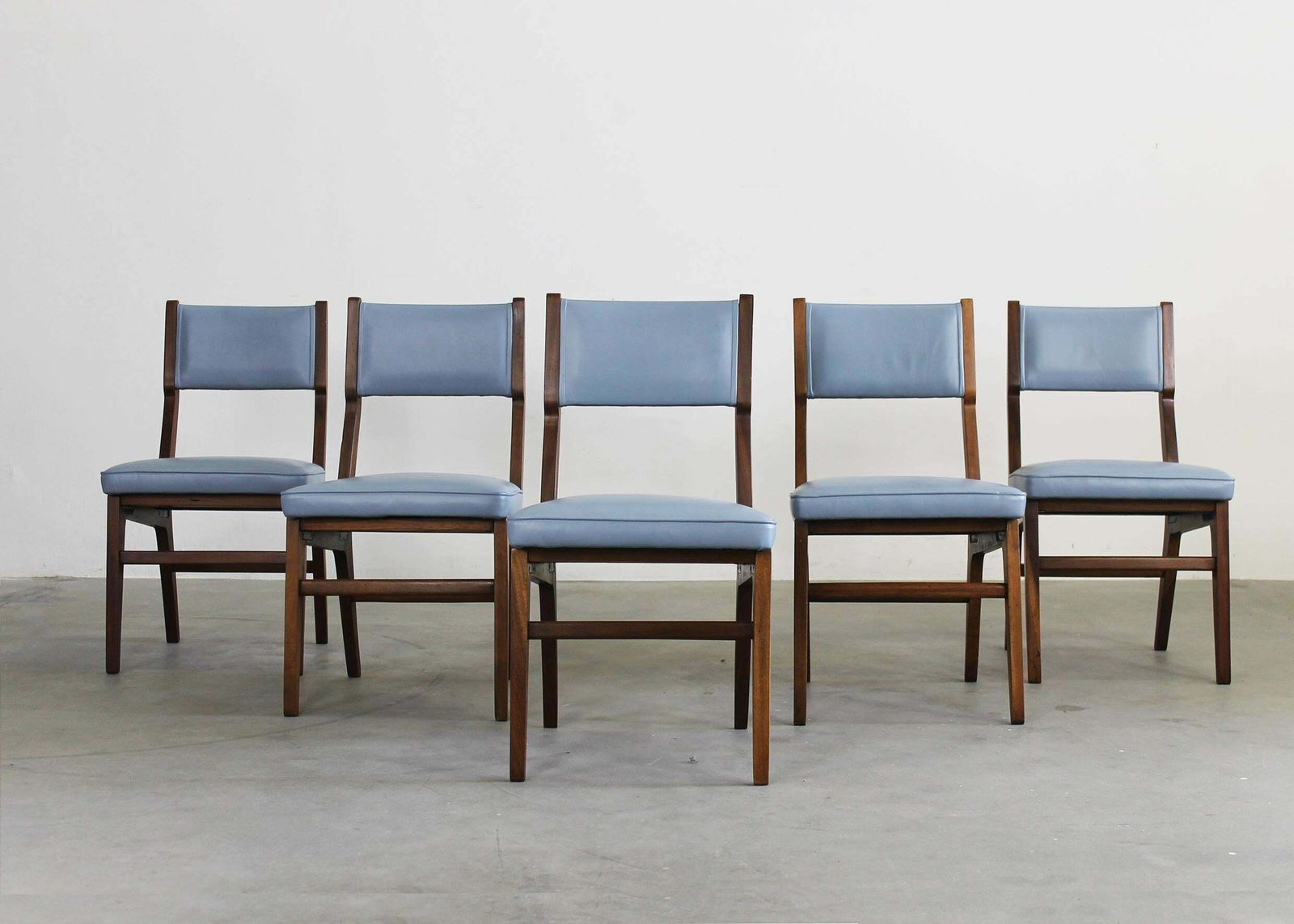 Gio Ponti (Attributed To) Set Of Five Chairs In Wood And Leather By Isa Bergamo photo furniture