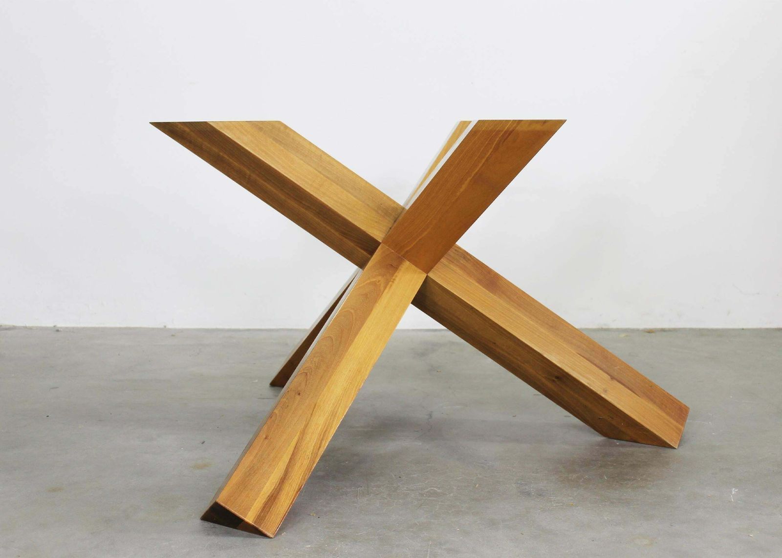 7840.0 Mario Bellini La Rotonda Round Table In Walnut Wood By Cassina 1980s photo