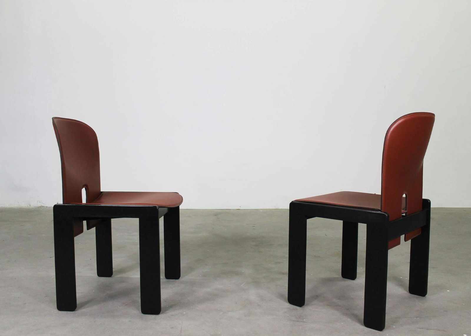 Tobia & Afra Scarpa Set Of Eight 121 Chairs In Wood And Leather By Cassina 1970s photo vintage