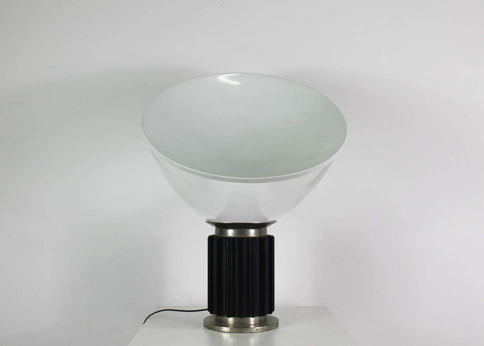 Achille & Pier Giacomo Castiglioni Taccia Black Table Lamp By Flos 1970s photo Lighting
