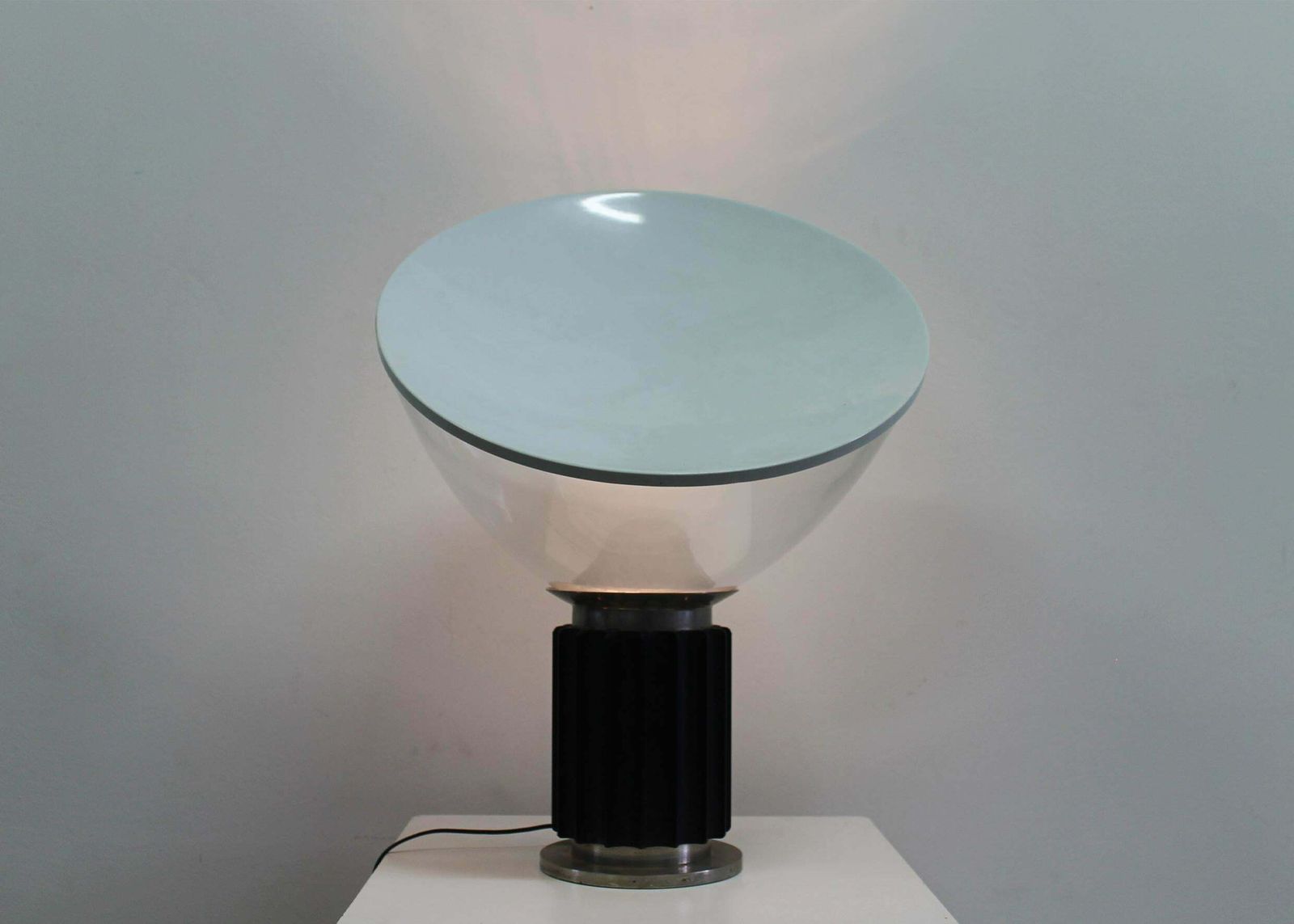 photo furniture Achille & Pier Giacomo Castiglioni Taccia Black Table Lamp By Flos 1970s