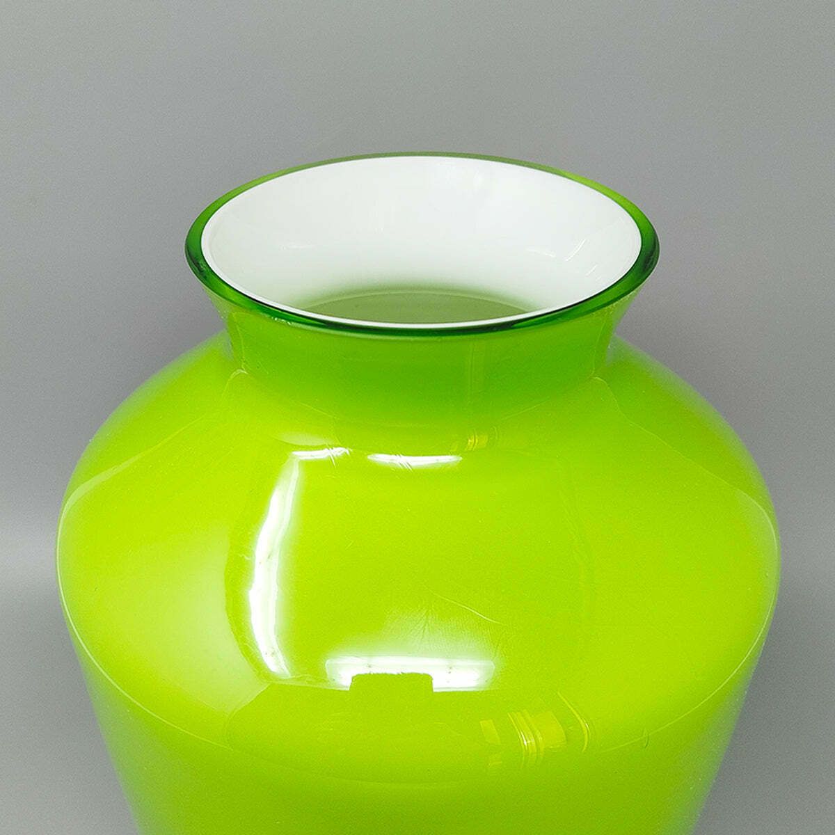 1970s Gorgeous Green Vase By Ind. Vetraria Valdarnese. Made In Italy photo 340.0