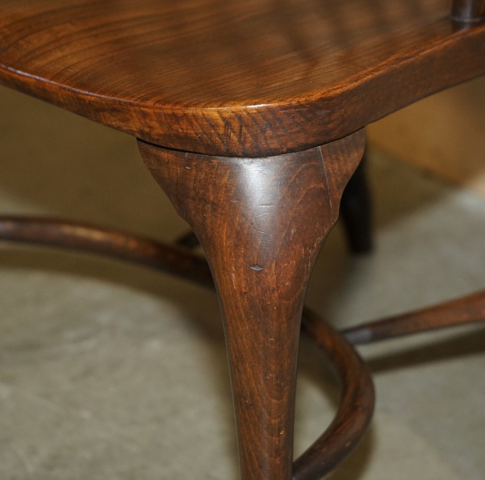 photo vinterior Super Rare, Highly Collectable Antique Victorian Windsor Armchair With Table Arm