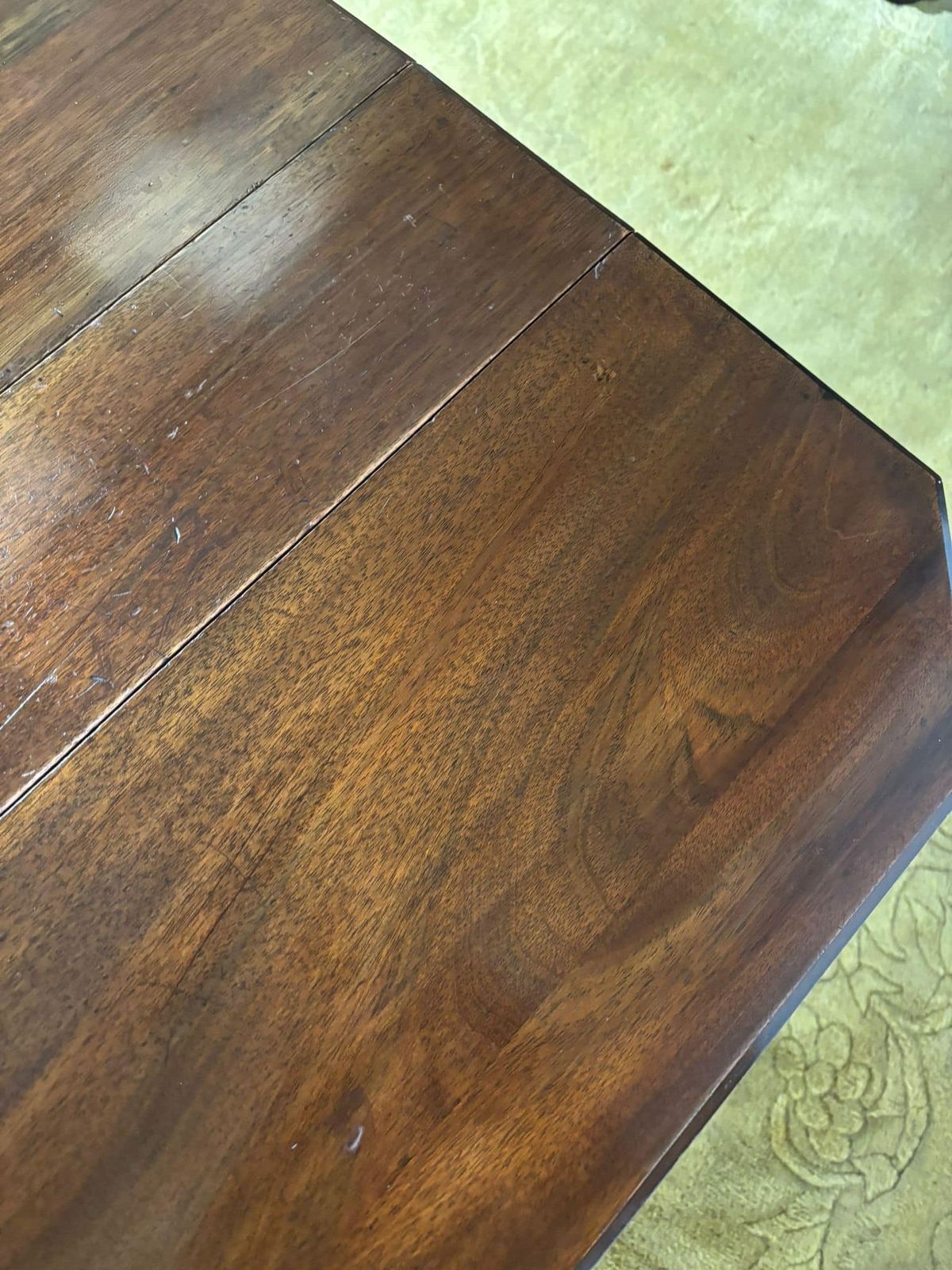 Edwardian Mahogany Table Of Small Proportions Resting On Turned Legs.(Regent St, Goodyers London.W.) photo vinterior