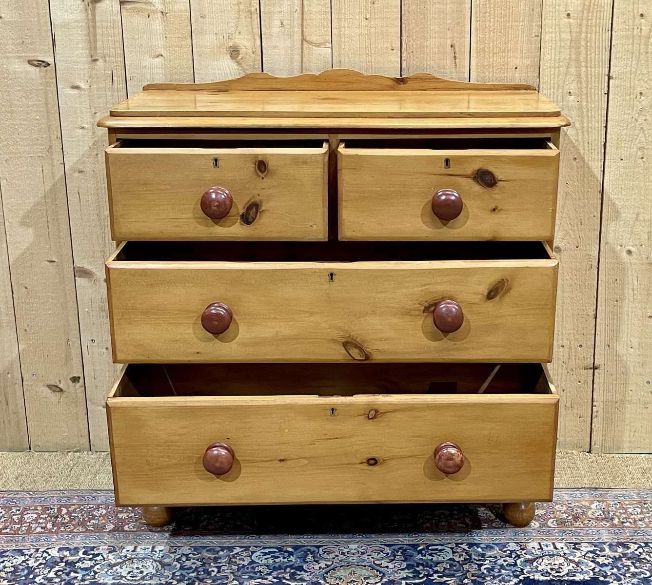 English Fir Chest Of Drawers From The End Of The 19th Century photo for sale